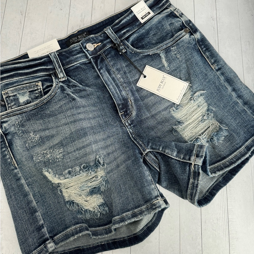 NWT Judy Blue mid rise shorts